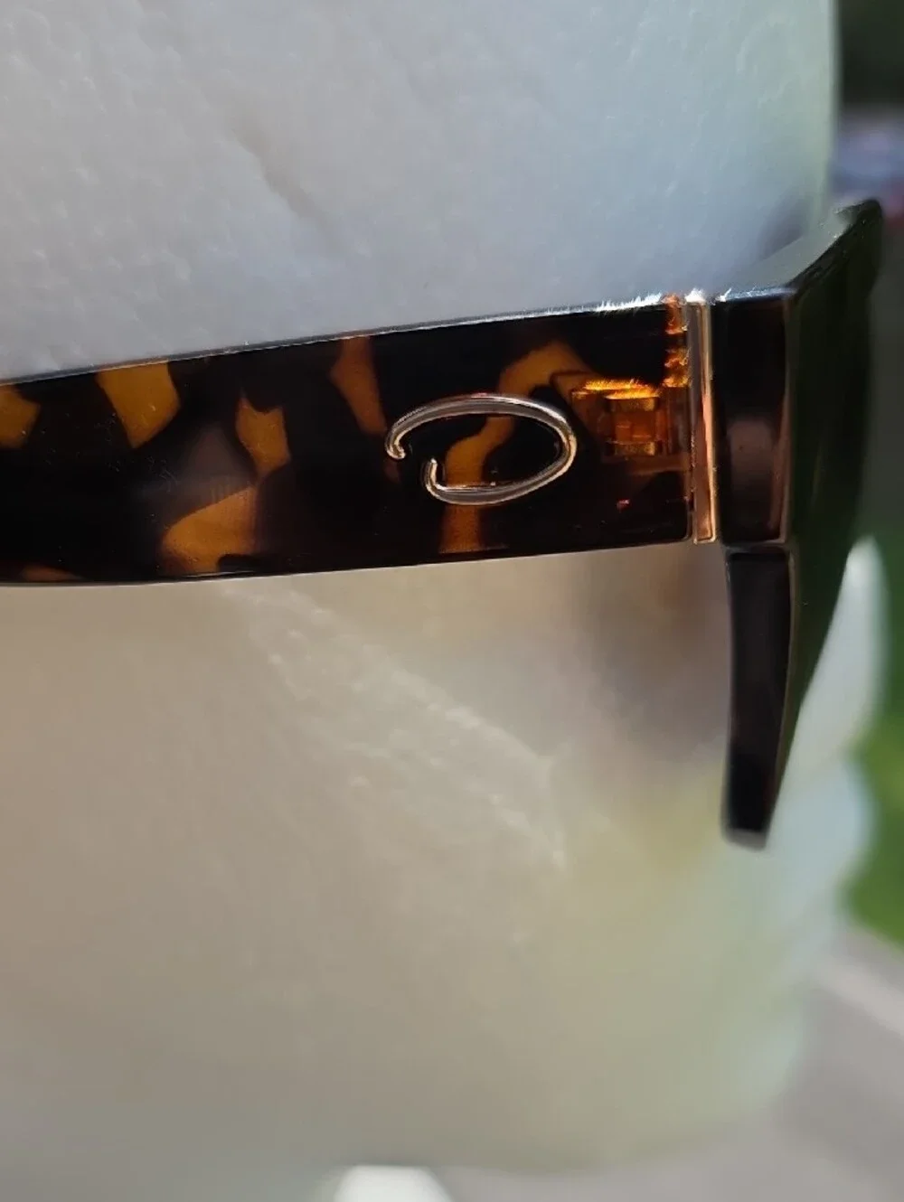 Oscar de la Renta Tortoiseshell Sunglasses with Brown Lenses